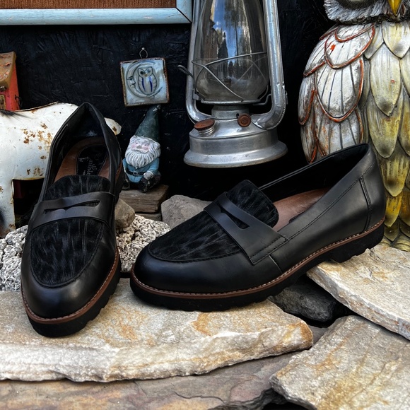 Earthies Braga Black Brush Off Leather Loafers - Picture 1 of 8